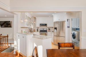 Family Downtown Mansion - Sleeps 13