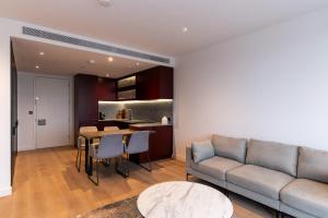Luxury 2BR 2BA Apartment at Embassy Gardens