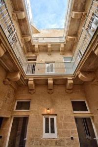 Old Lodge Apartment 6 by Vallettastay