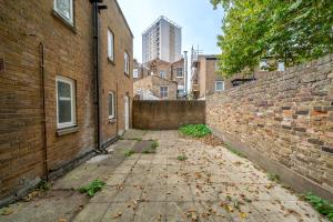 Modern Studios, Garden, 2 Double Beds, 3 min to Tube, Fast WiFi