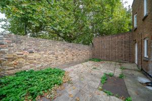 Modern Studios, Garden, 2 Double Beds, 3 min to Tube, Fast WiFi