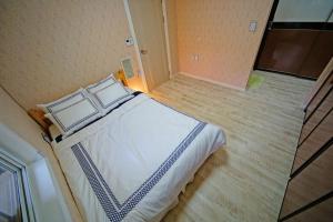 Jeonju hanok village Kim myeong ok Byeoljang pension