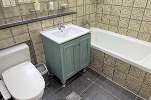 Jeonju hanok village Kim myeong ok Byeoljang pension