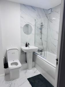 Cozy Private one Bedroom Flat In Grays Lakeside shopping mall