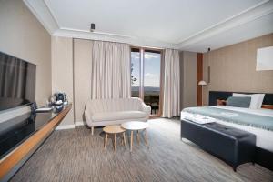 Select Hill Resort