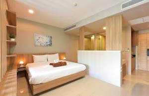 Spacious studio with access to the pool in Karon Hill condo