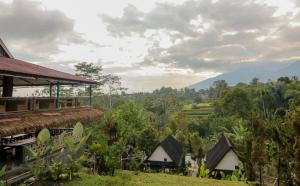 Mina Baturiti Hotel & Resto