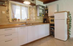 Two-Bedroom Holiday Home Sarici With An Outdoor Swimming Pool 08