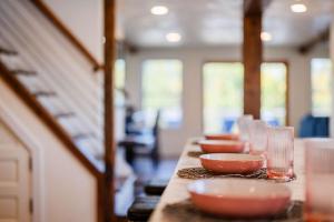 Wolf River Multi-Family Retreat - Sleeps 14 Pontoon Boat Paddle Boards Firepit