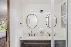 Wolf River Multi-Family Retreat - Sleeps 14 Pontoon Boat Paddle Boards Firepit