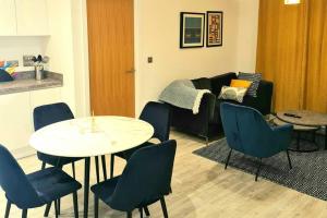 2 Bed Apartment Sleeps 4 with Free Parking