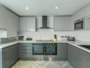 Pass the Keys Large 4 Bedroom Home Stunning views Contractor