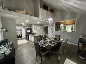 Woodsy home near Wineries, Hiking, & River