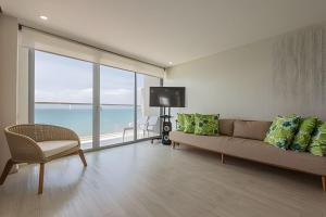 Lujoso Apto de 2 habitaciones en piso 15