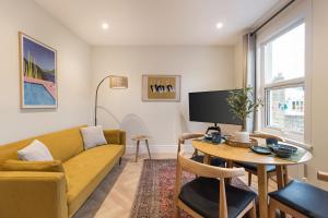 Sleek 2 Bedroom Flat in the Heart of North London