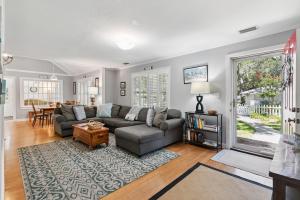 Sugar Magnolia - 400 Magnolia Ave