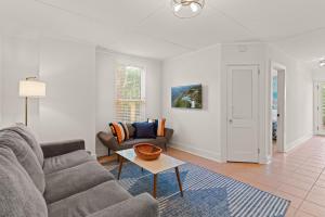 Magnolia Moon - 1145 College St