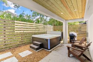 Magnolia Moon - 1145 College St