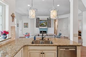 Hydrangea House - 135 Compass Point