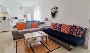 Lovely 2 bed 3 bath, fully equipped, near promenad
