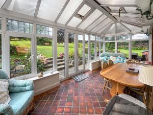 Henfaes Bach - Uk50268