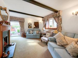 Henfaes Bach - Uk50268