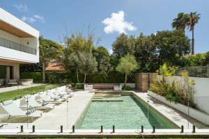 Cascais Contemporary Villa by Cadenzalux