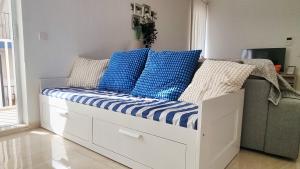 Lovely 2 bed 3 bath, fully equipped, near promenad