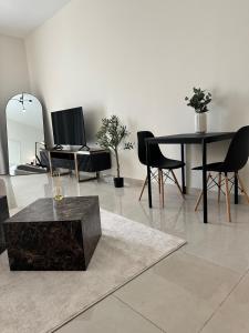 5-Star Vibes Modern Studio Business Bay