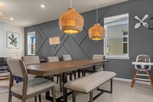 6 Bedrooms 45 Bathrooms Windsor Island 4063La