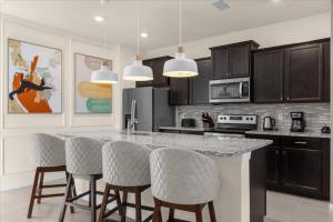 6 Bedrooms 45 Bathrooms Windsor Island 4063La