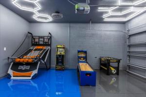 6 Bedrooms 45 Bathrooms Windsor Island 4063La