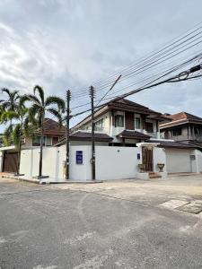RisaVilla Phuket - 4BR Pool Villa near Patong Beach