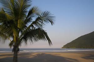 Bertioga Sobrado Piscina 90m da Praia da Enseada