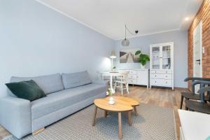 Przytulny Apartament z Parkingiem Blisko Starego Miasta by Noclegi Renters