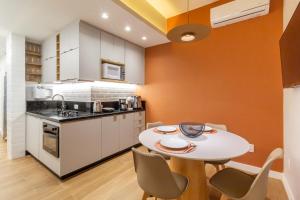 Loft com janela acustica a 5 minutos caminhando ate a praia - NSC304