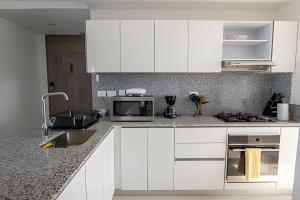 Lujoso Apto de 2 Hab en piso 26 - Morros City