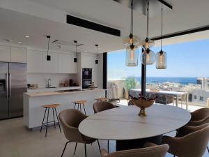 Higueron 5821 luxe appartement met zeezicht