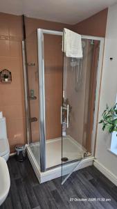 Lovely 5 Bedroom Home w Garden near Northampton