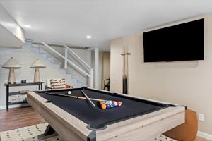 Family Time Retreat w HotTub, FirePit, Pool