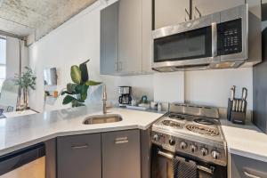 Chic Condo Close to Everything No 211