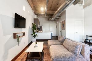 Chic Condo Close to Everything No 211