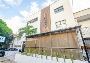 Novus Laureles