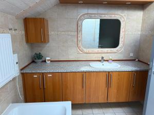 Lovely Holiday Home Near Hummingen Beach!