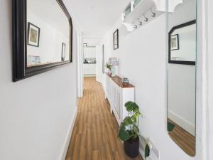 Spacious light and airy apartment with Cinema room