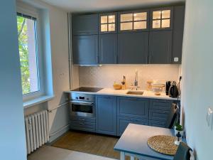 CASTE Apartment, 1-4 guests, Garage, Historical Downtown