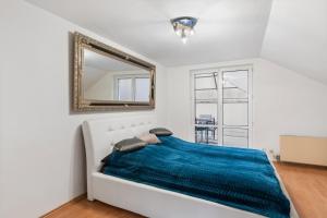 Black Dragon Haven Villa with Pool Sauna Jacuzzi BBQ & Parking for 8 Cars