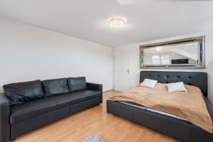 Black Dragon Haven Villa with Pool Sauna Jacuzzi BBQ & Parking for 8 Cars