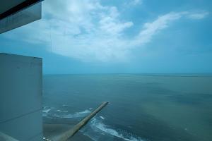 ¡Espectacular Apto Con Vista al Mar Piso 28!