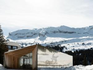 Studio rénové 4 pers avec balcon sud, proche pistes et commerces, casier à skis, parking - FR-1-687-33
